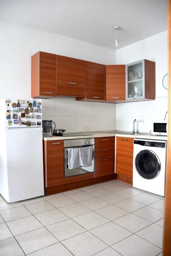 F8 1 Seaview Room, Living And Bathroom Shared , Stjulians Saint Julian's Екстер'єр фото
